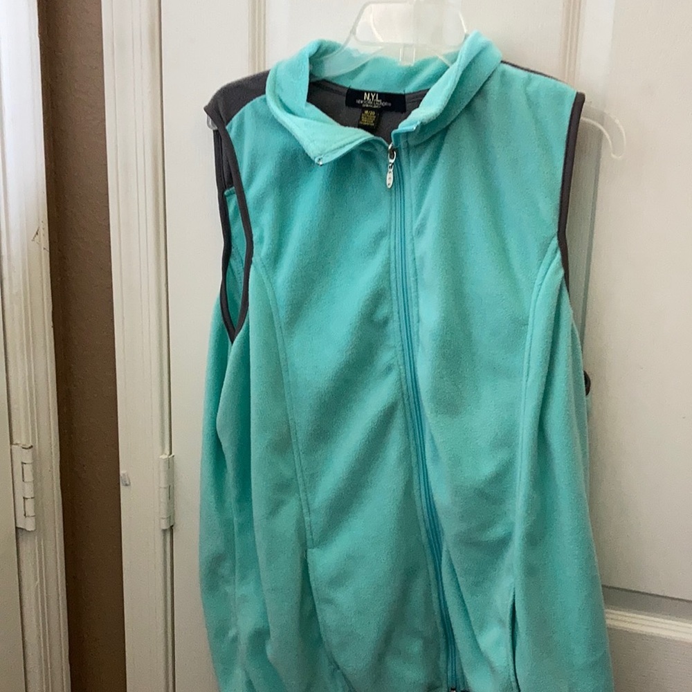 FINAL MARKDOWN NYL fleece vest 18/20